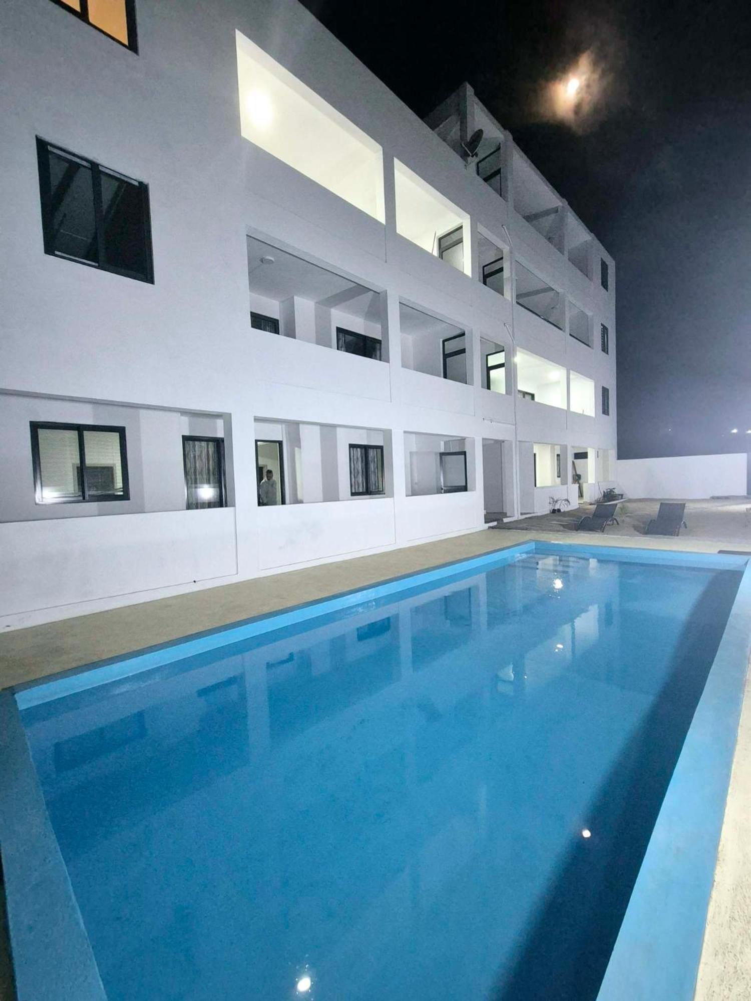 Skyview Apartment- Rooftop Penthouse With Sunset & Sea Views Flic-en-Flacq Dış mekan fotoğraf
