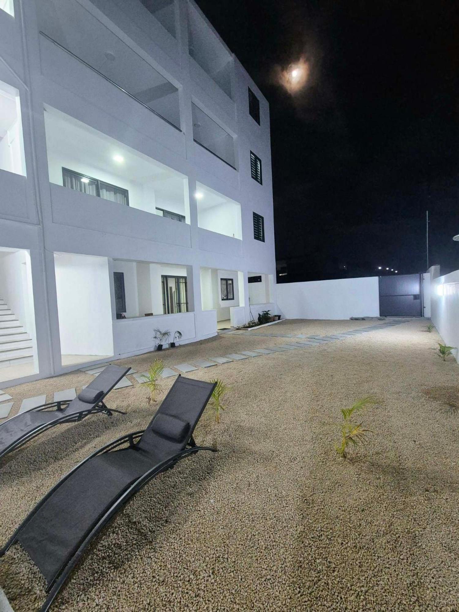 Skyview Apartment- Rooftop Penthouse With Sunset & Sea Views Flic-en-Flacq Dış mekan fotoğraf